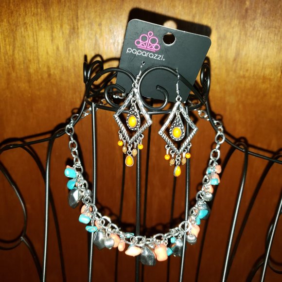 NWT/NWOT Paparazzi Necklace, Earrings and Bracelet Set - Picture 2 of 16